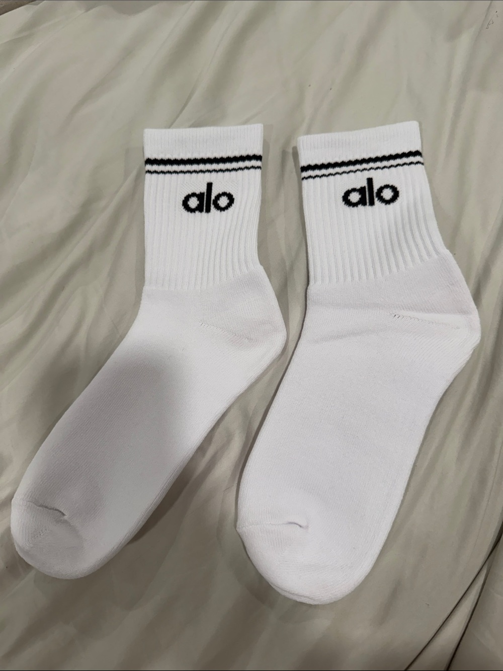 ALO Yoga White Crew Socks with Black Accent -m